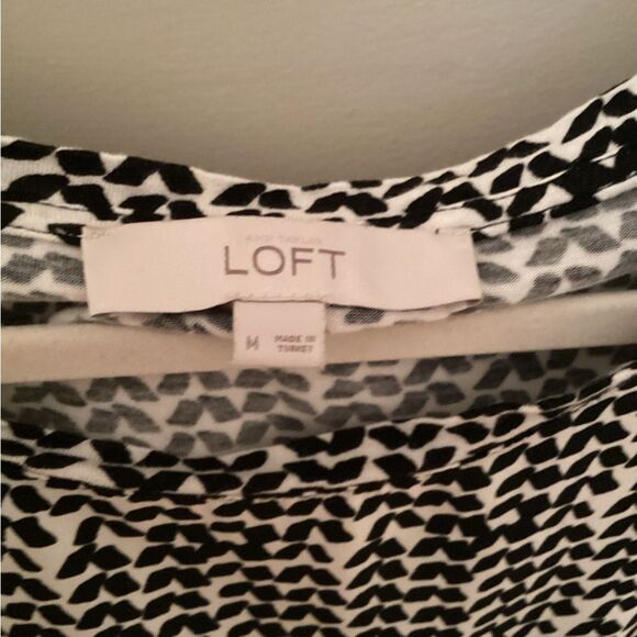 LOFT SIZE MEDIUM CREAM AND BLACK PRINT SLEEVELESS POLYESTER BLOUSE - Picture 6 of 7
